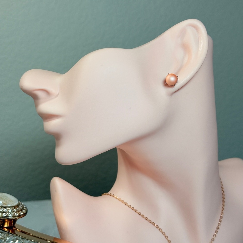 Elegant Peach Stud Earrings - Picture 7 of 7